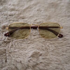 H&M SUNGLASSES COLOR: Burgundy